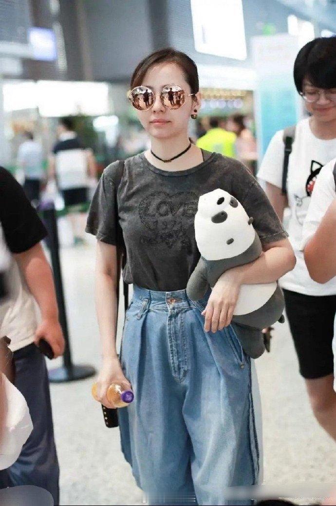 不化妆的张靓颖​竟然这么普​​​