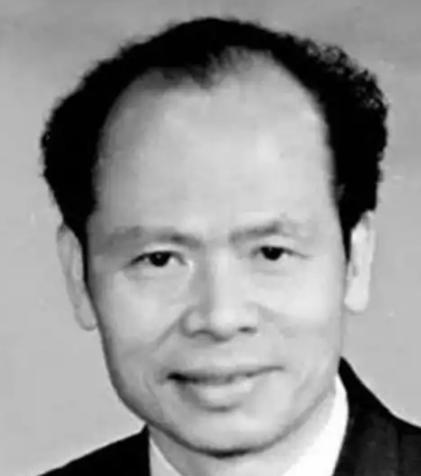 1999年，67岁的谢非，这位曾任广东书记的风云人物，突然被确诊为白血病。在病痛