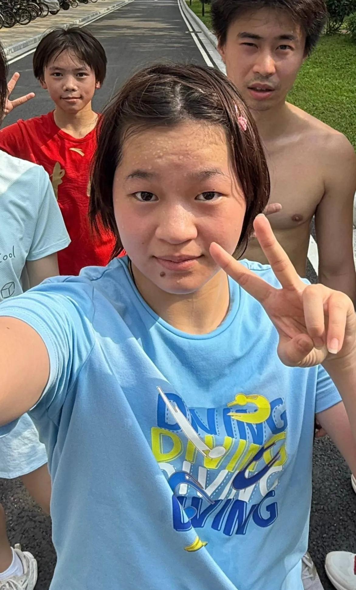 全红婵今天（8月9日）微博晒训后照片，迅速登上热搜，大家都想看看她到底瘦了没