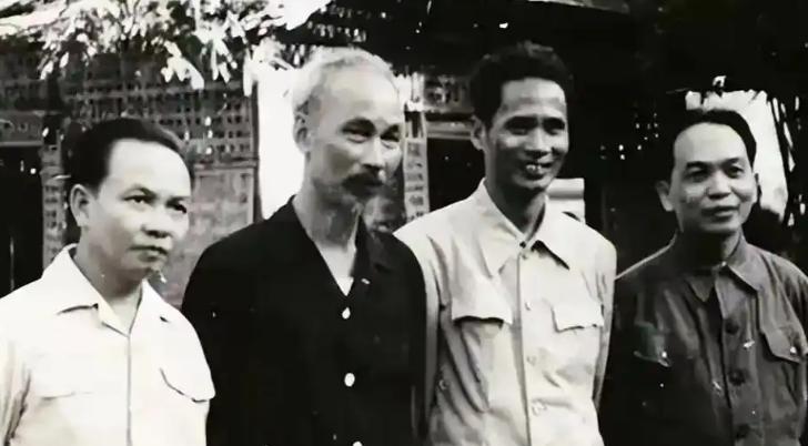 阮文灵临终前向越共中央坦白：1986年，接掌大权翻开账本时发现：黎笋政府根本未崩