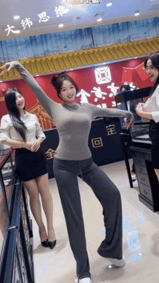 工资发不了，跳舞拍视频赚钱吧！