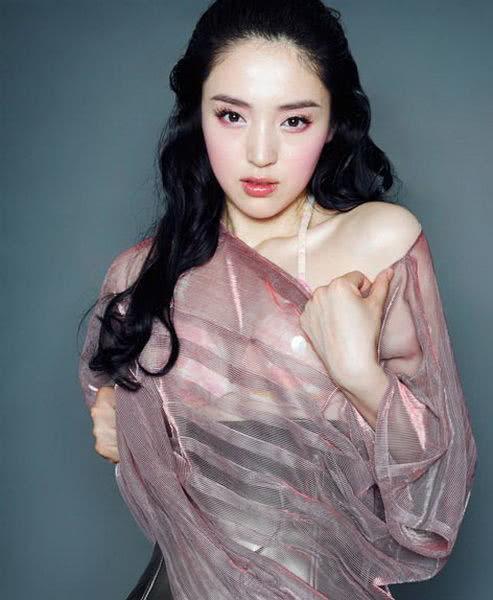 董璇妩媚起来很迷人，她最美的年华给了高云翔，同样她也拥有了高云翔最帅的年华。天长