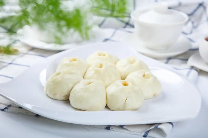 星期天包了包子，想给女儿送过去，打了电话，人家不太耐烦，说“你们留着自己吃吧，不
