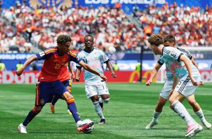 随着西班牙2-1比利时，我想说的是：1、亚马尔身价为何值两亿18岁的亚马尔，