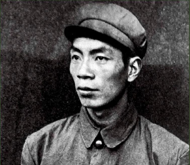 1950年朝鲜战场，28岁连长抱10公斤炸药冲向40名美军，尸骨无存，他是志愿军