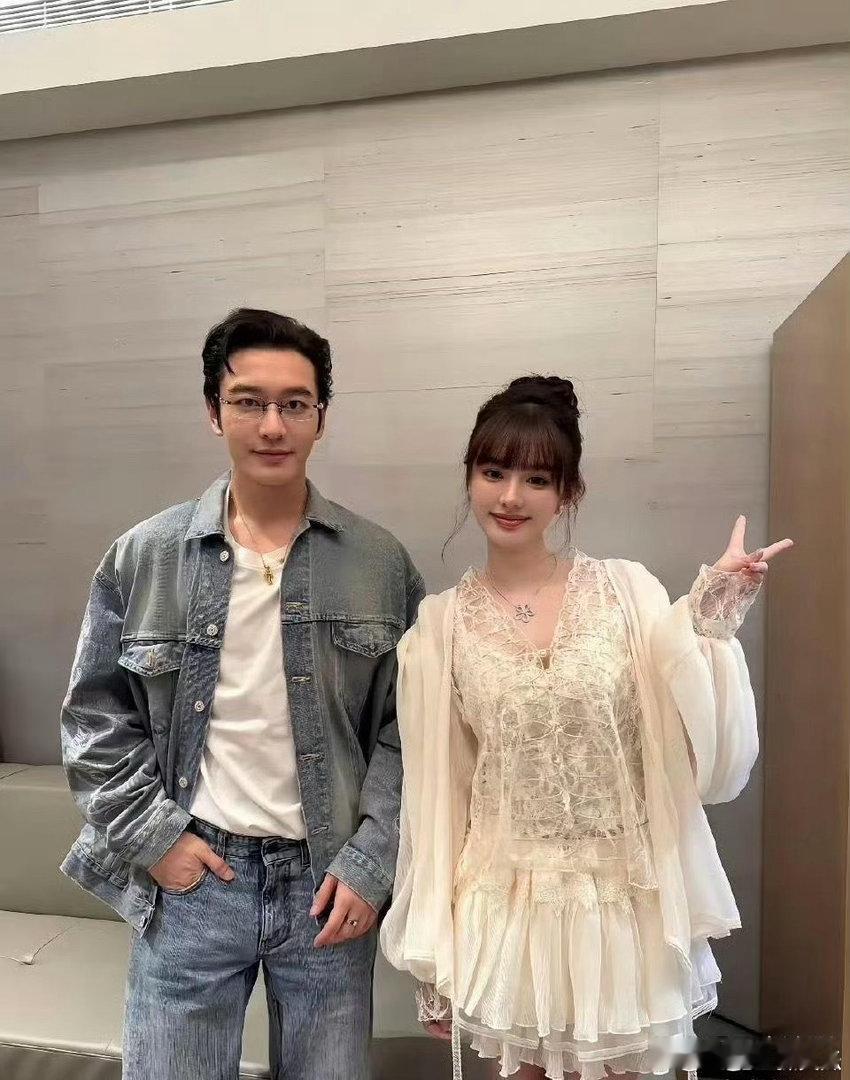 这么多年了，黄晓明的审美还是一样，都是喜欢同一个类型的女生。