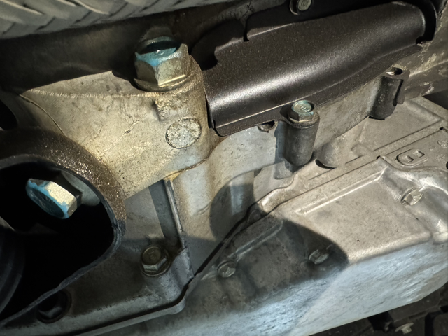 十代思域12.5万公里变速箱渗油记录一下，12.5万公里，即将满6年。全程4儿