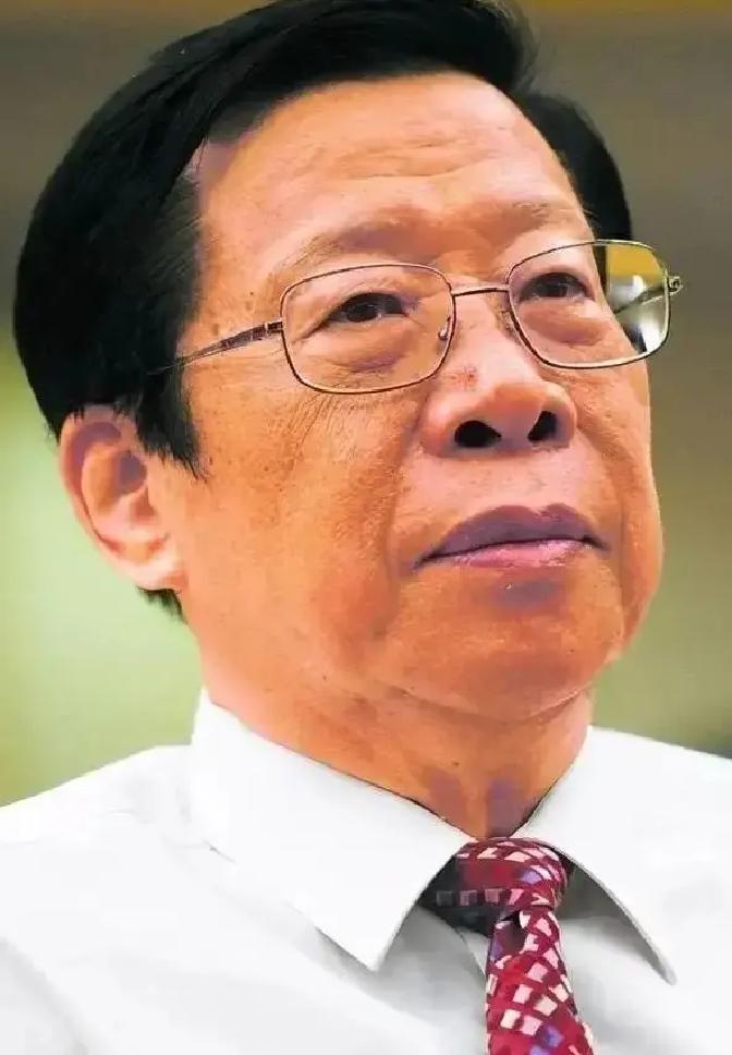 1993年，中央电视台台长杨伟光未经允许下，擅自做了个重大决定，在《新闻联播》播
