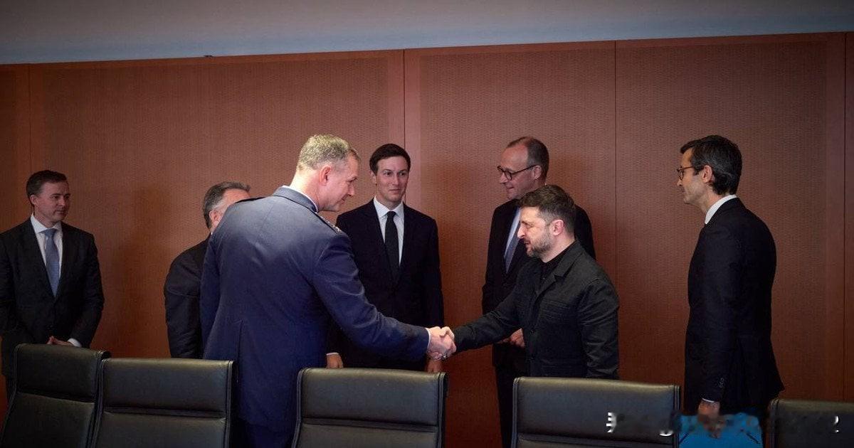 柏林和平谈判的首批细节12月15日，乌克兰和美国代表团关于美国和平计划的谈判