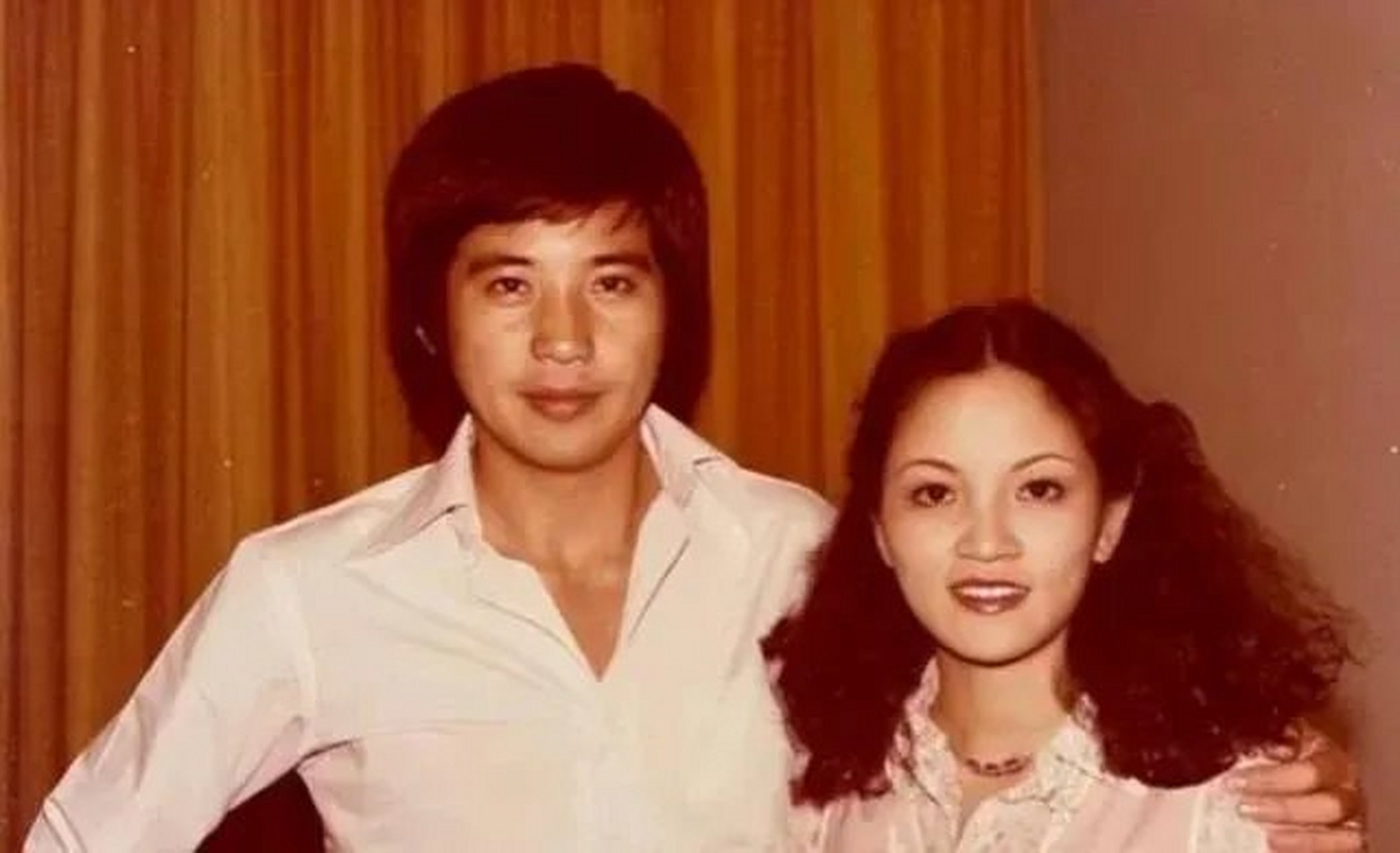 1973年，秦汉对怀孕8个月的妻子说：“离婚吧，我爱上林青霞了”，没想到却被妻子