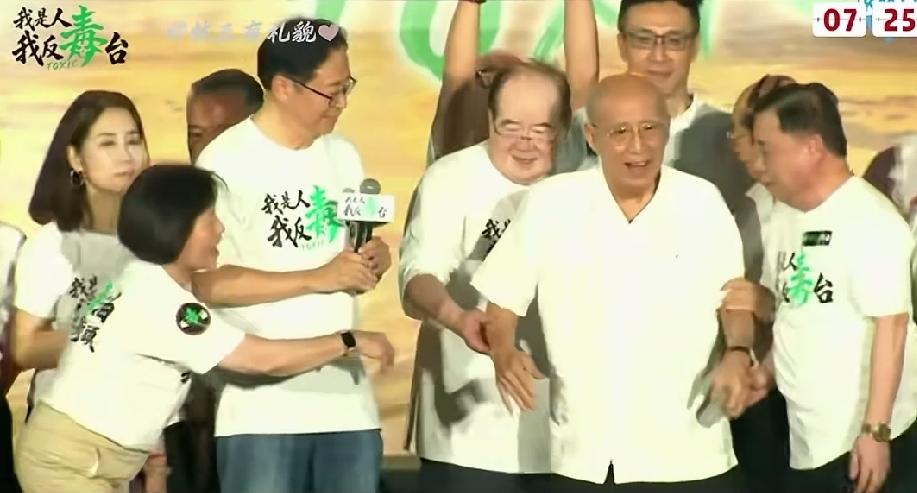 真心为国民党这块招牌服务的当前只有吴伯雄，郑丽文、王金平、洪秀柱了。未来可能会