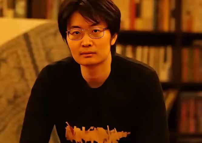 “后代如果没有什么才能的话，可以去摆小摊养活自己，千万不要做空头文学家”是鲁迅说