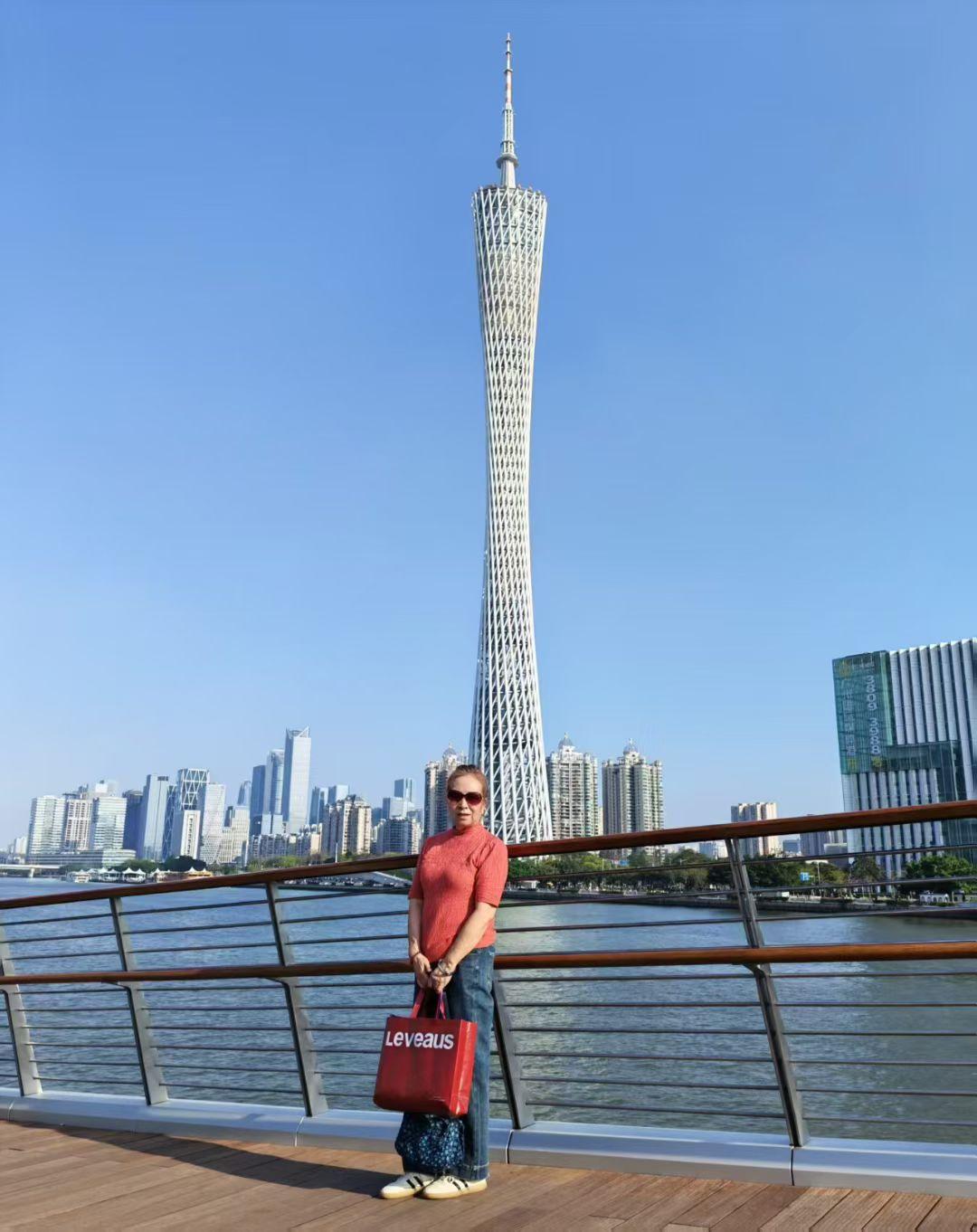 人老了，别高估子女，别低估自己！晚年体面全靠自己挣人这一辈子，忙忙碌碌大半