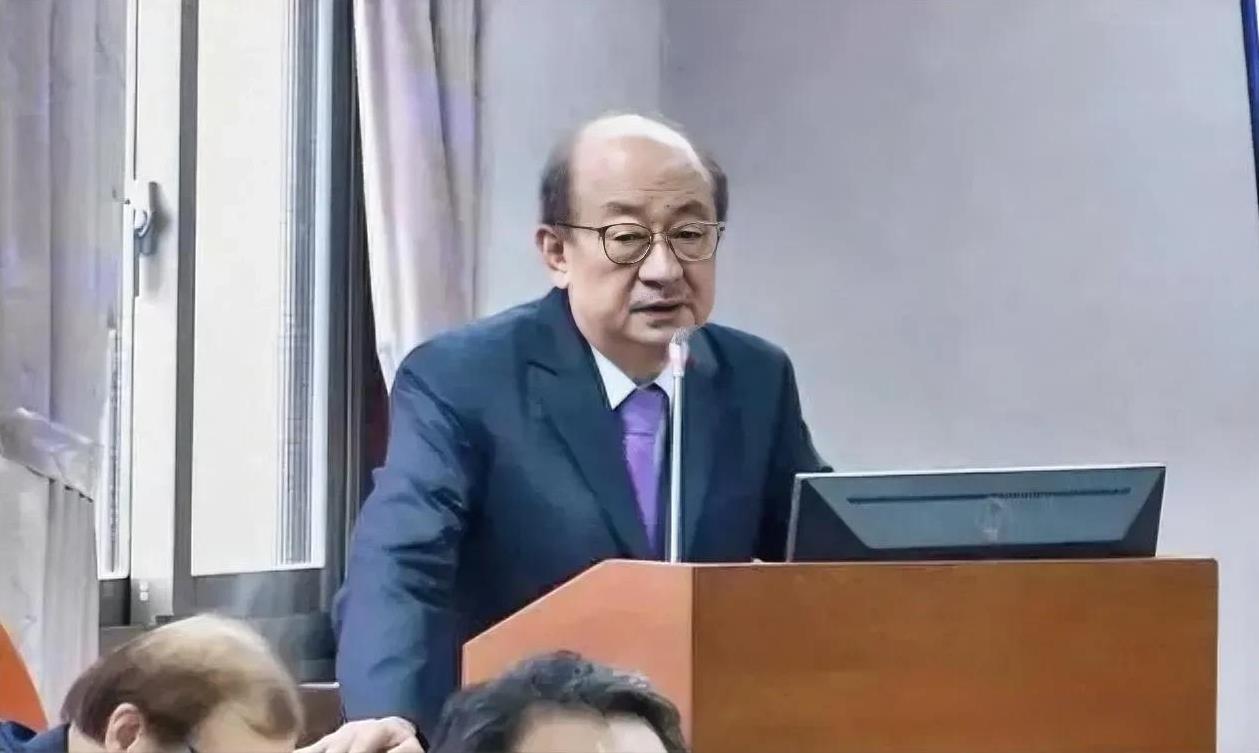 柯建铭可真够狂的，直接点名张启楷:你这个后辈小子，竟敢在我这关公面前耍大刀，你