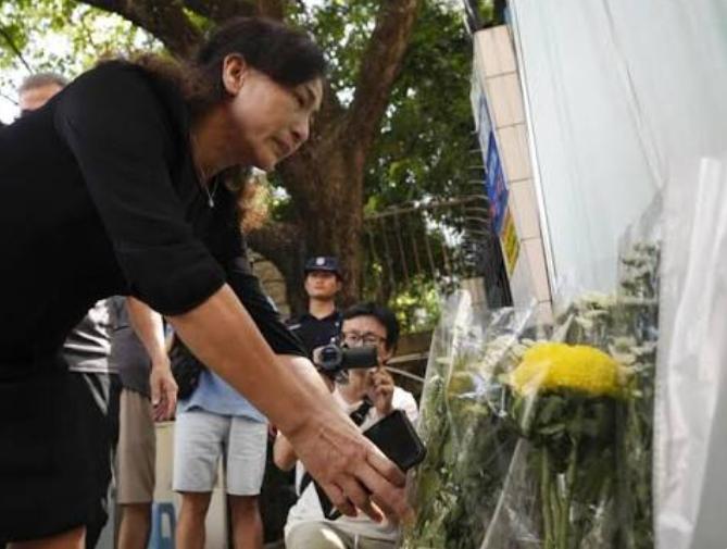 九一八纪念日这天，新加坡《联合早报》的报道反差感拉满。当年日本侵略者给中国乃至