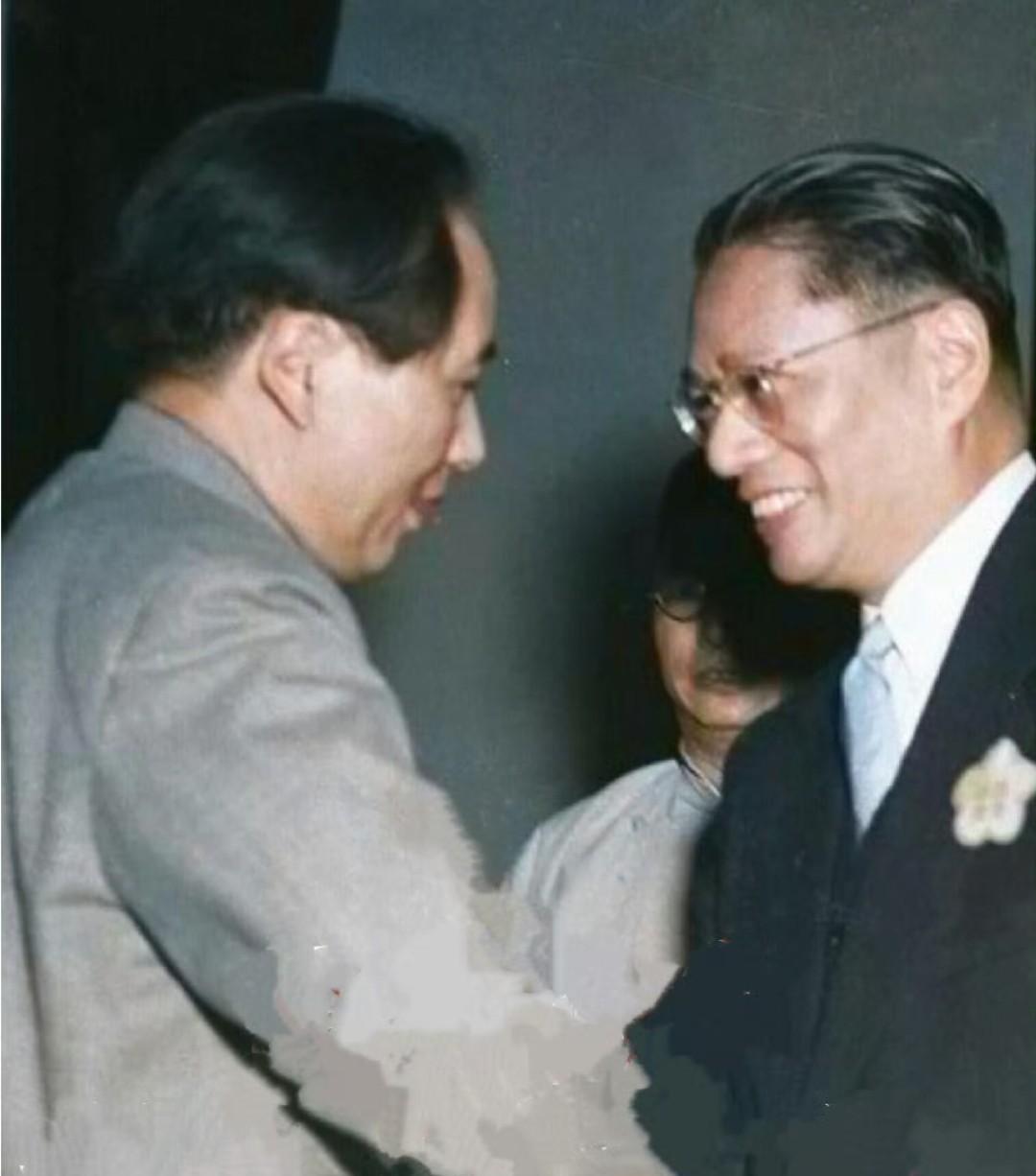 和毛主席握手的这位戴眼镜男士是谁？提示:他姓宋。