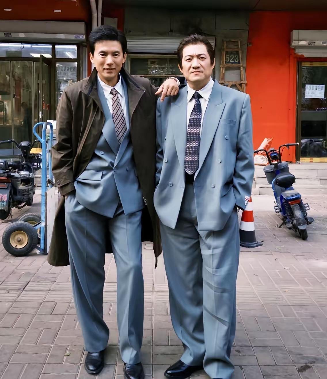 这二位大佬是谁？经常在影视剧看到，就是想不起来名字了