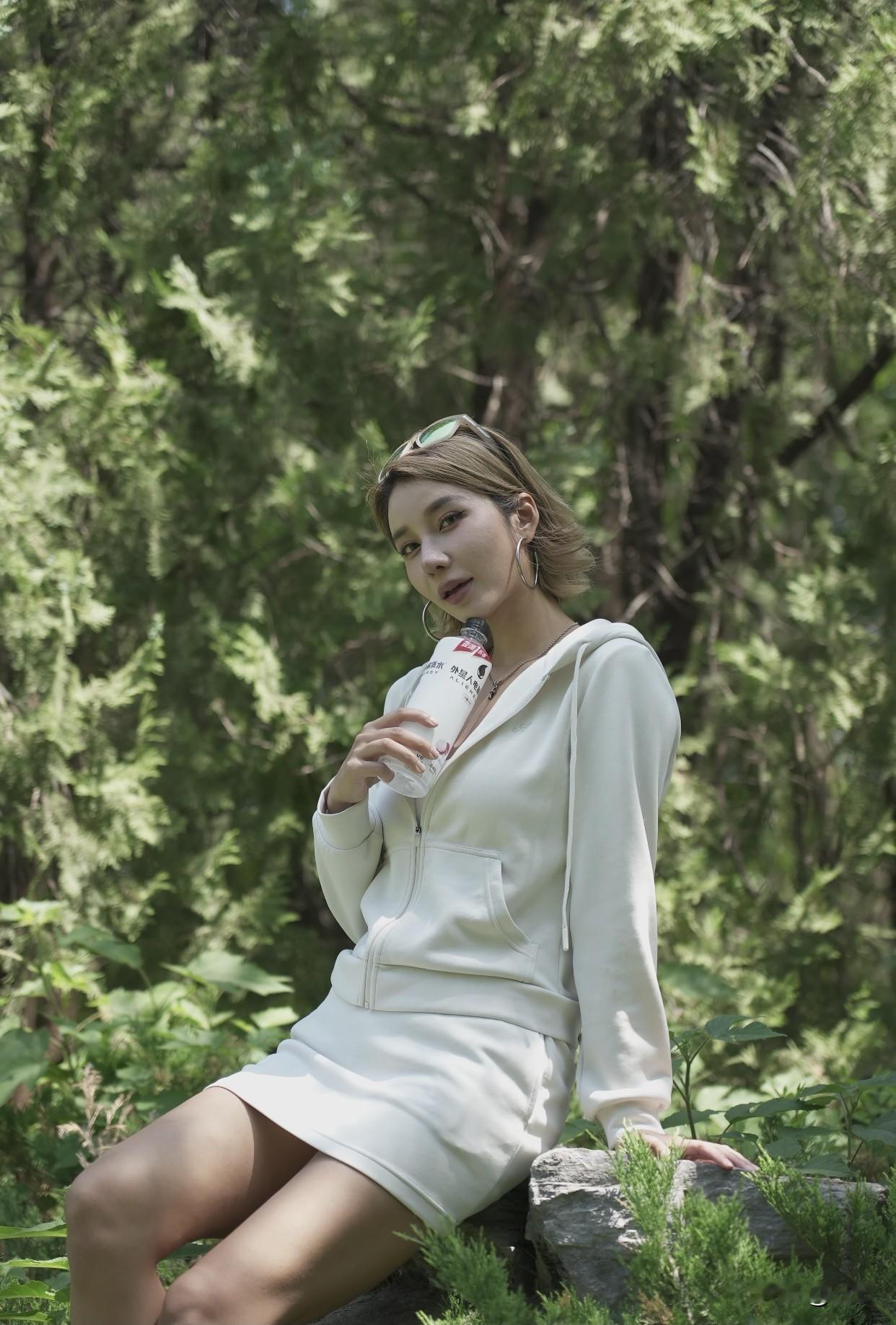 什么是女人的气质和魅力?自信是气质的基石，自信的女人举止从容，眼神坚定，对自我价