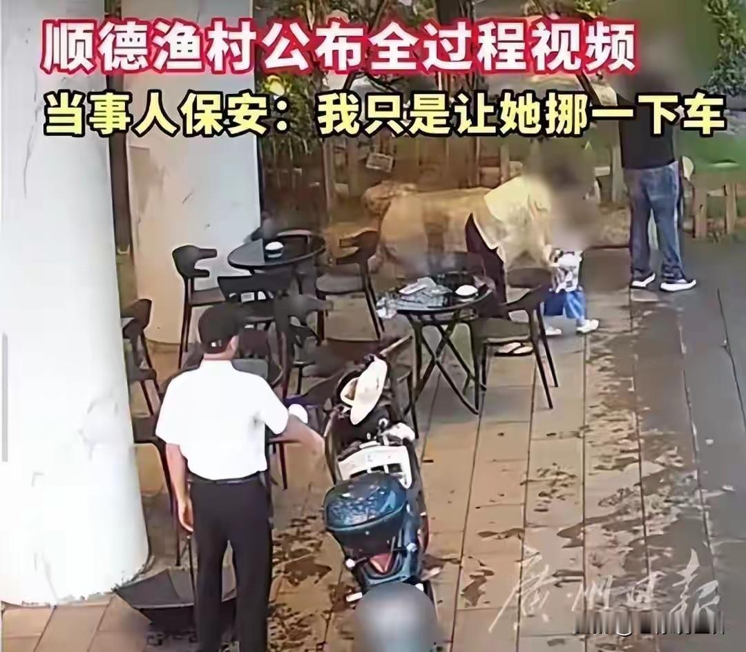 回看顺德渔村避雨风波，这件事最难得的，是门店从头到尾以人为本的服务底色。餐饮行业