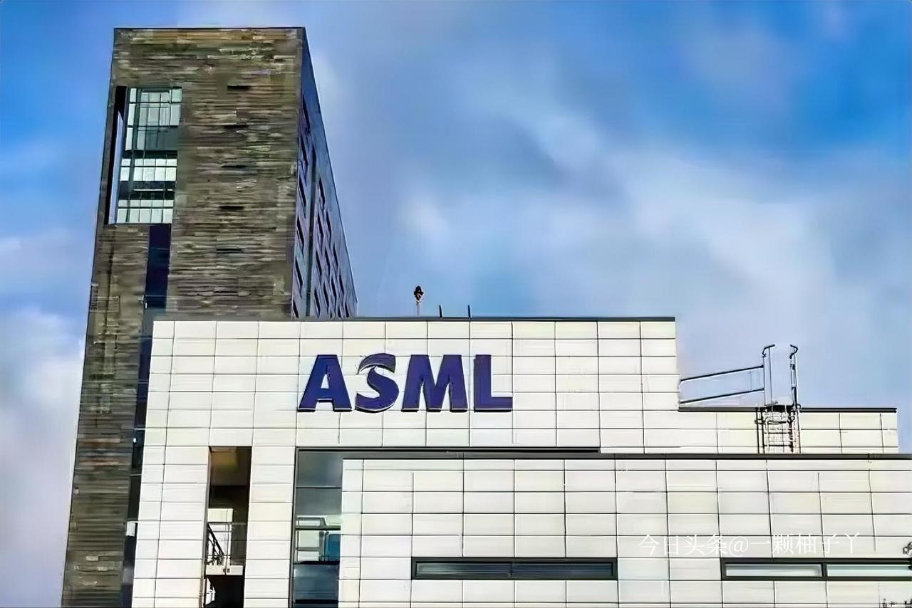 阿斯麦惨遇“双重暴击”！一夜蒸发1600亿，市值坐过山车，美东12月17日，光刻