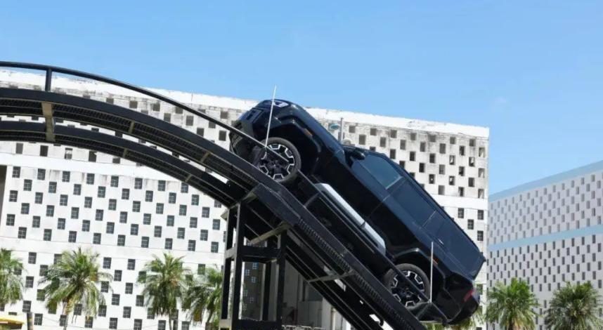 中国汽车消费最大的变化不是价格战，是年轻人终于不拿车当面子了。2025年的数