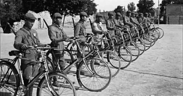 1942年，八路军伏击伪军，缴获了30多辆自行车，正愁如何处理，伪军队长