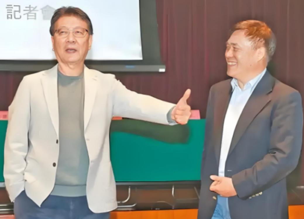 黄复兴传出振奋消息，10月3日党籍军系将办盛大活动力挺郑丽文，席开30桌，上将夏