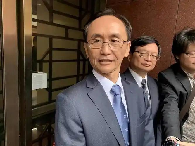 台湾地区出现了怪现象，曾长期被视为独派代表的吕秀莲，以及沈富雄、吴子嘉等绿营旧人