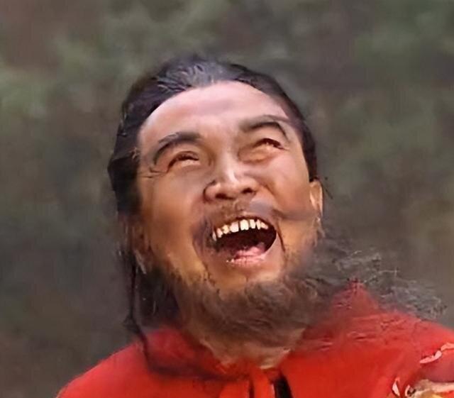 197年，张绣率部投降曹操，曹操将张绣的婶婶邹氏留宿帐中。张绣大怒，召来谋士贾诩