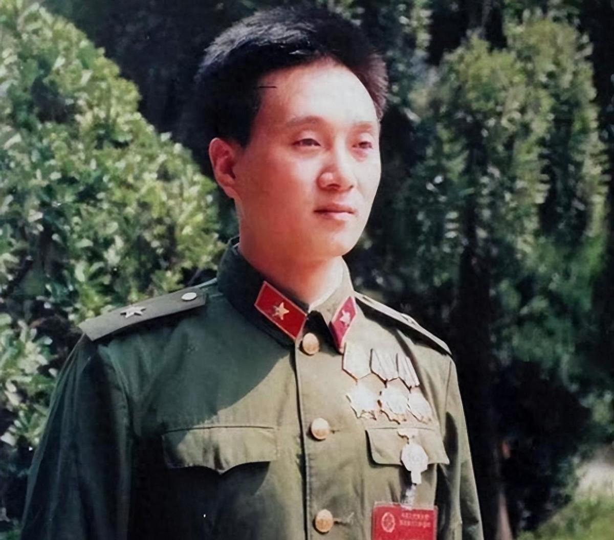 对越自卫反击战中新兵参军仅52天立下战功荣获一等功，后来获得了什么军衔呢？19