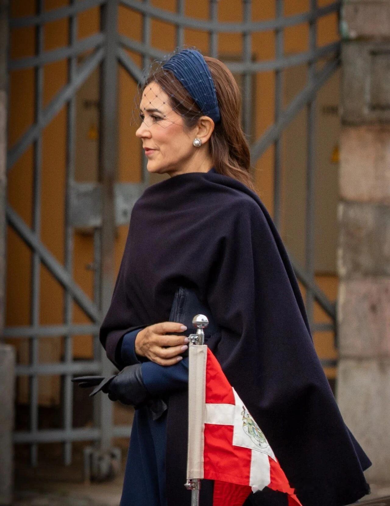 无人在意，昨天丹麦国王腓特烈十世和王后玛丽开始了对拉脱维亚的国事访问一般君主