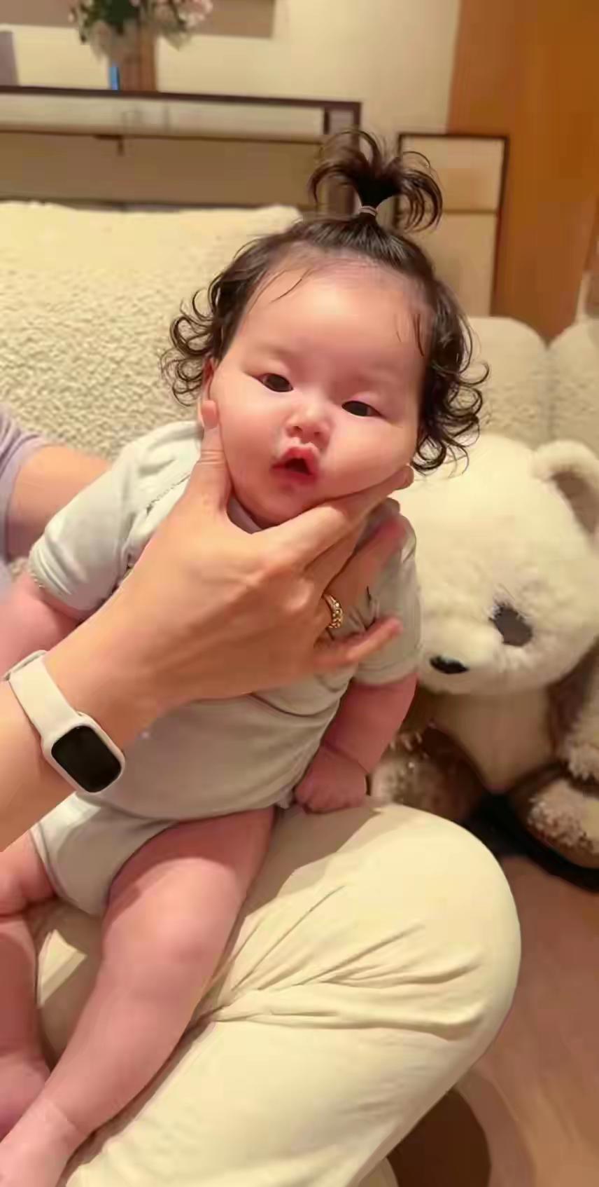 生二胎吧马筱梅！网友喊话马筱梅追生女儿，和汪小菲基因这么好只生一个有点浪费了。