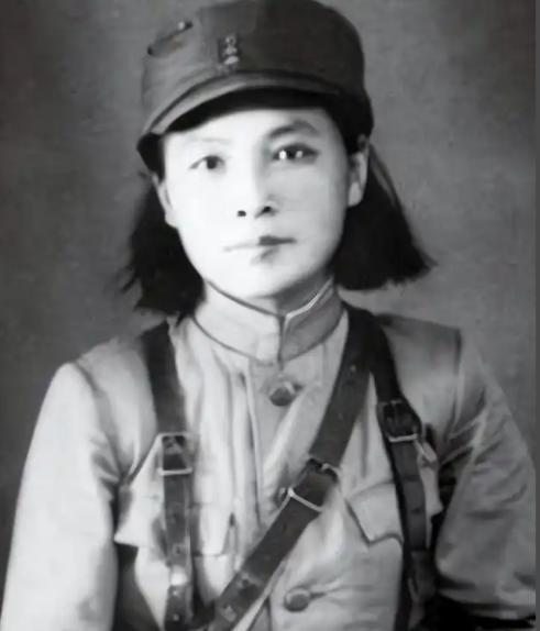1948年，一位女特工走进西柏坡，她拒绝了一切高位，只提了一个要求，此后三十年再