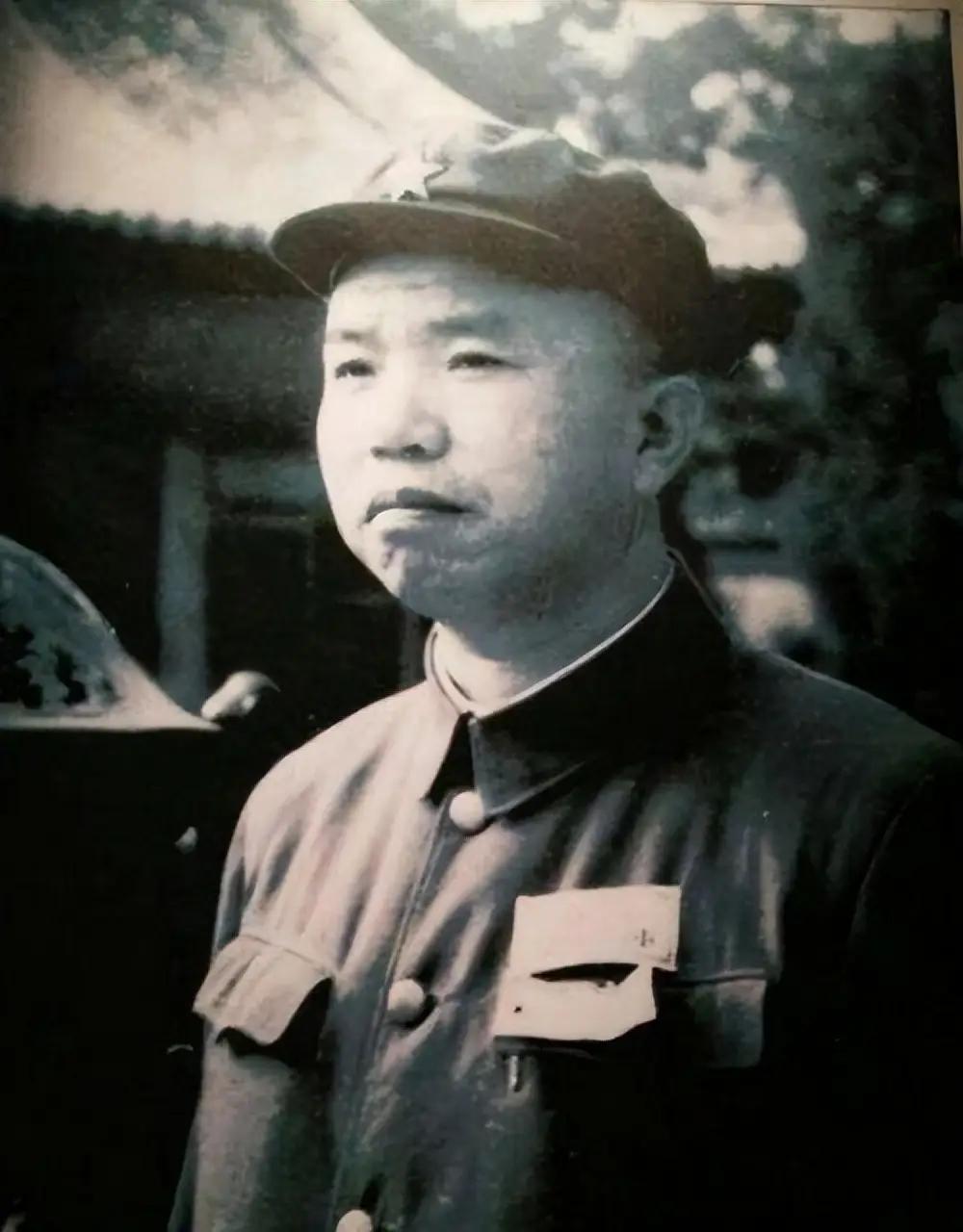 1974年冬天，北京通信团的一张请假条，意外引爆了整个部队。请假的是女兵王季迟，