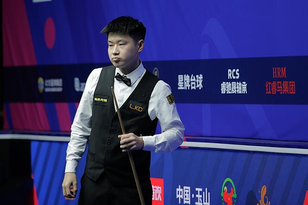 赵心童略显急躁2比5不敌加里·威尔逊止步16强3月19日晚，在江西上饶举行的2