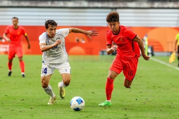 U23国足拿了铜牌，这事我刷到的时候，第一反应是去翻了翻这批球员的年龄。二十出头。放在欧洲，这个年纪