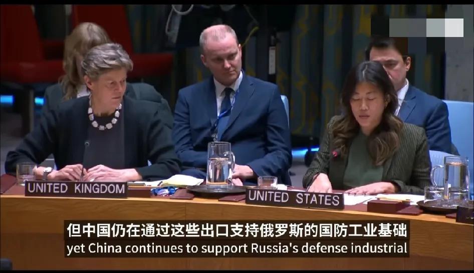 联合国一位女发言人，长一副华夏面孔，装一肚子坏水，替主子汪汪叫，只嫌咬同胞咬的不