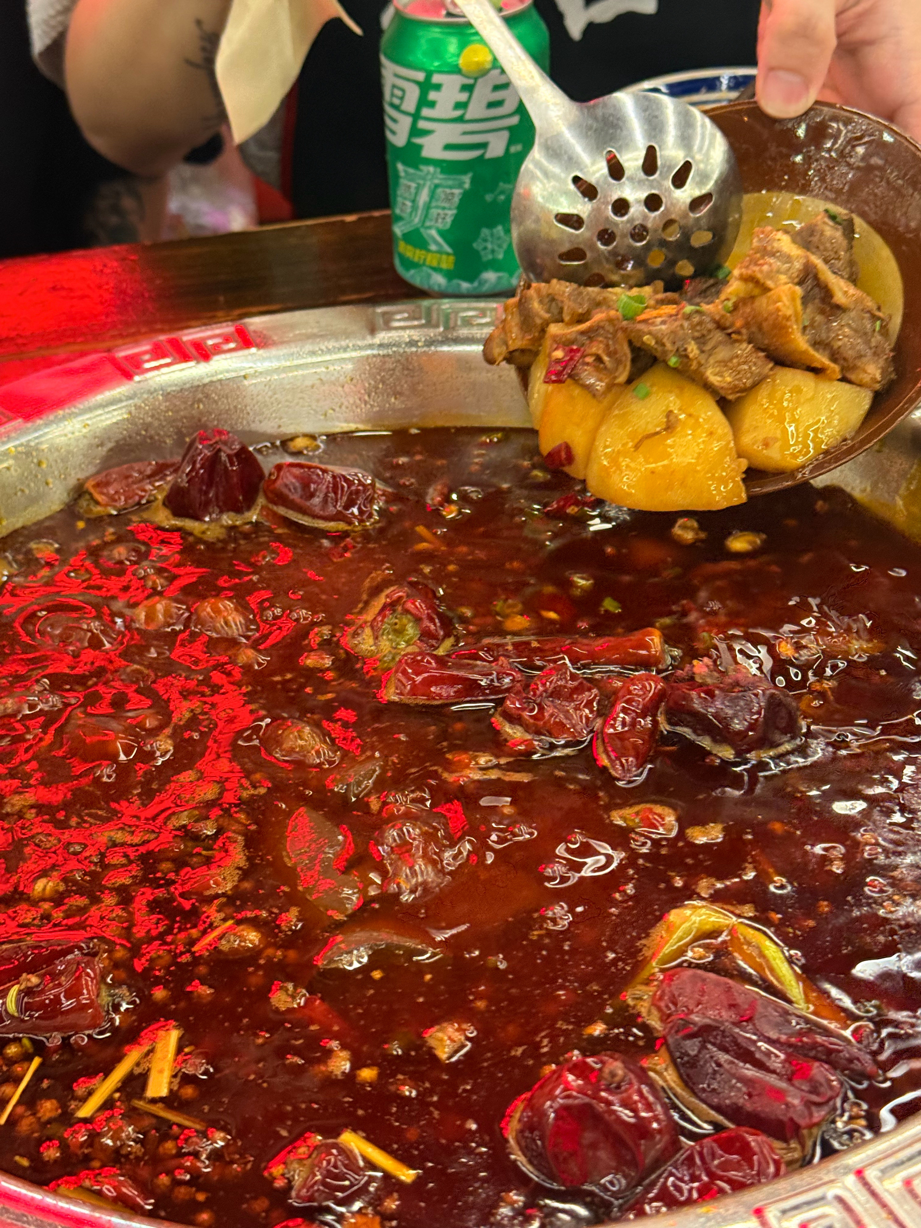 那天和朋友去吃了堂口（火锅店名字），一直在回味……我觉得吃饭的店都要和好朋友吃才