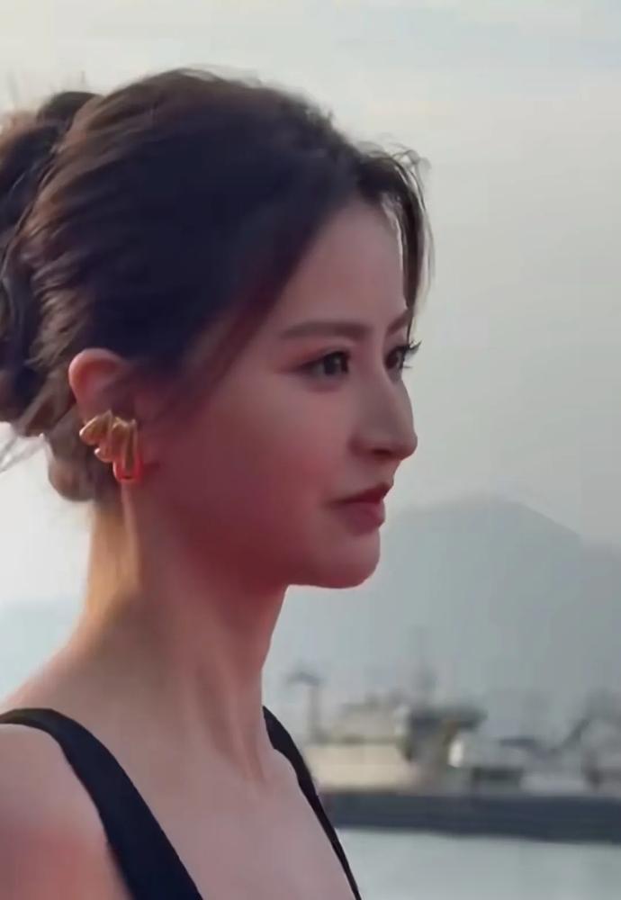 这退圈声明看得人心里发堵！4月8日下午，金子涵突然发文宣布退圈，短短22字决绝告