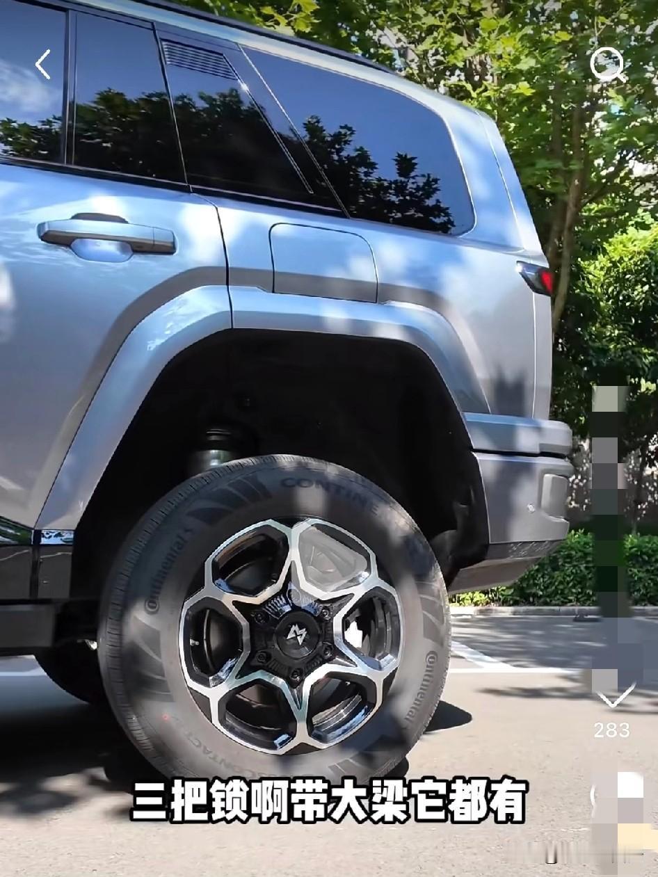 ​管你信不信，真爷们心中都住着一辆越野，纯女人心里都住着一个开硬派越野车的男人，