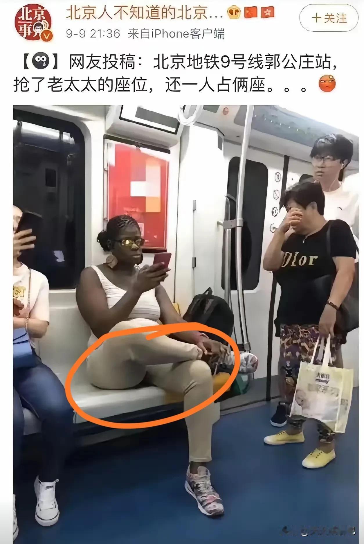 不要说国人素质不高，来中国的外国人不也一样，看这个年轻的外国人，坐一个位置