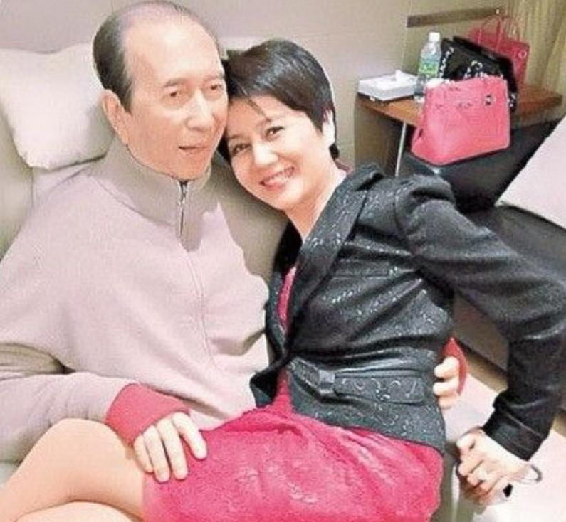 1986年，65岁的何鸿燊对26岁的梁安琪说“只要你愿意做我的四太太，我每个月给