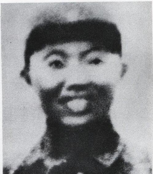 1942年11月，八路军副团长、神枪手王凤麟遭叛徒出卖，被日军围在山上，打到只剩