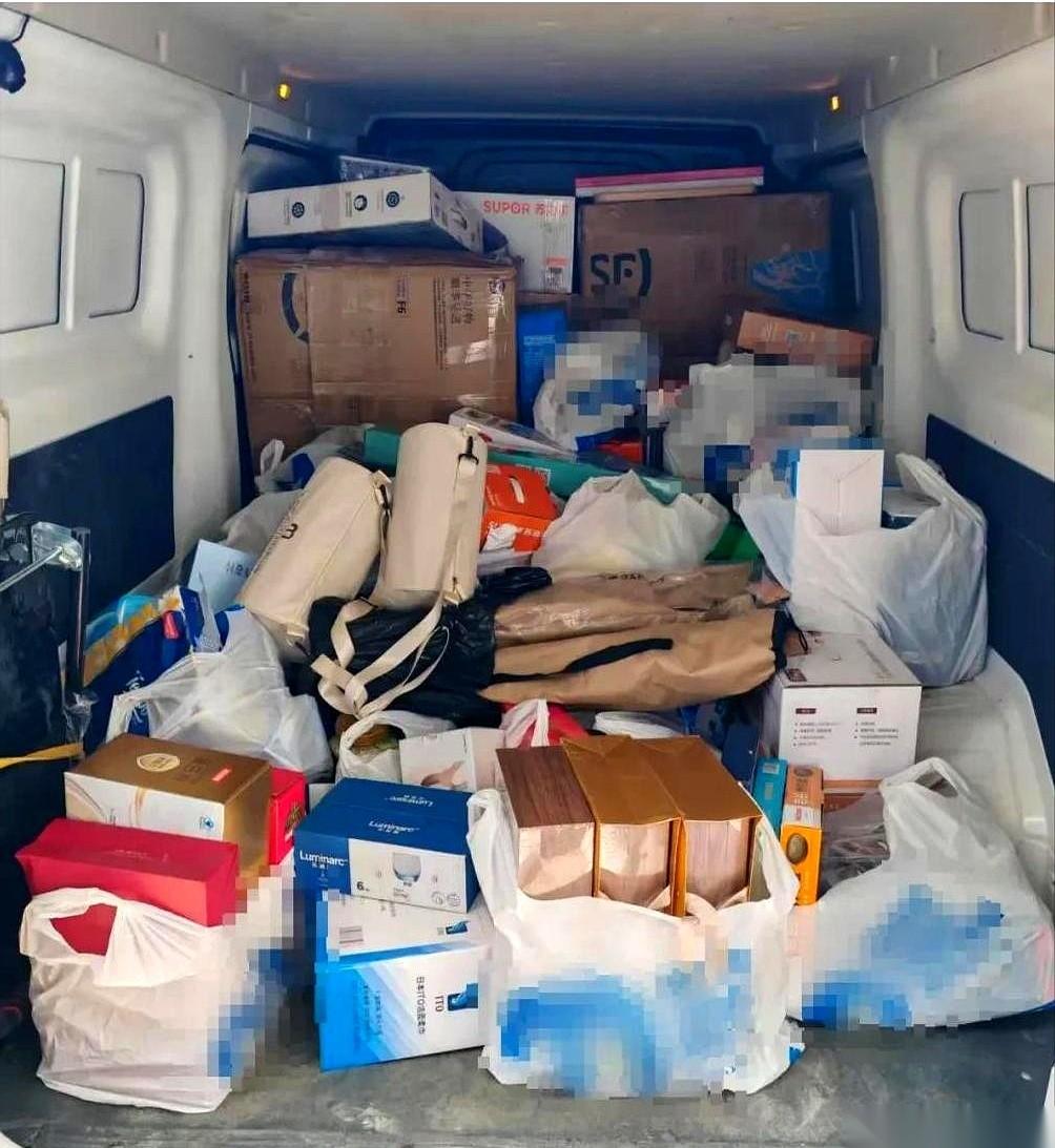 两年，476单，3000多件东西，一分钱没花。就靠一个bug：下单，秒退款，货