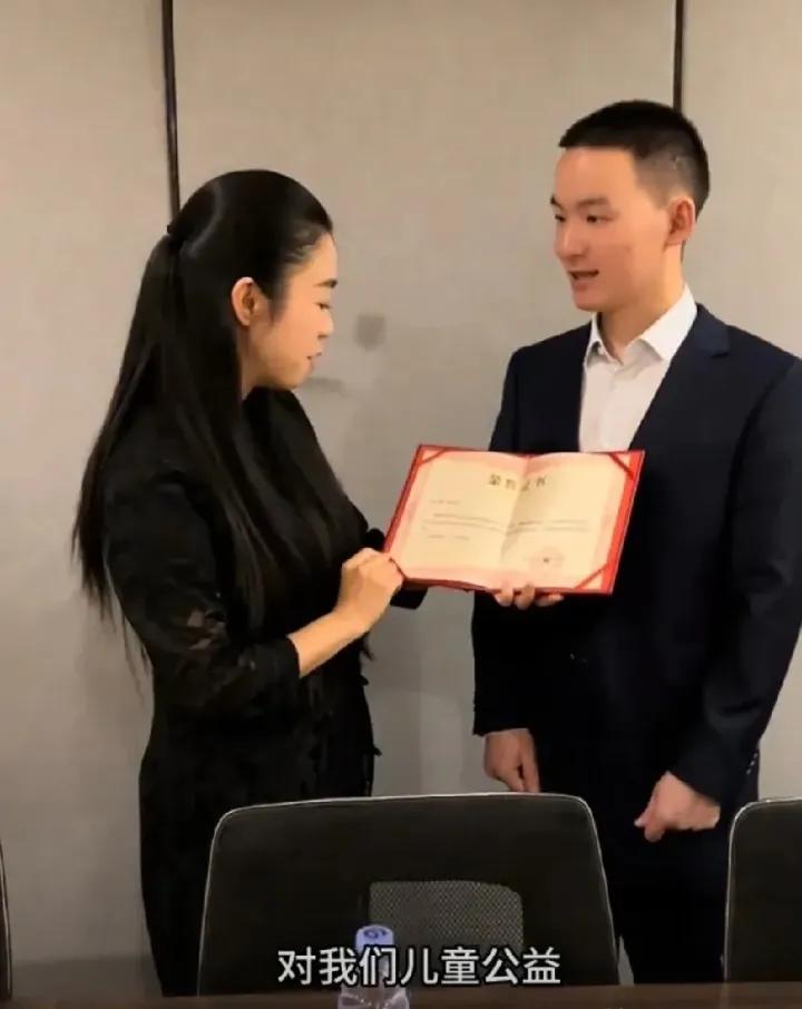 谣言不攻自破这回谢浩男可以扬眉吐气了刚看了谢浩男发的视频，完美的诠释了什