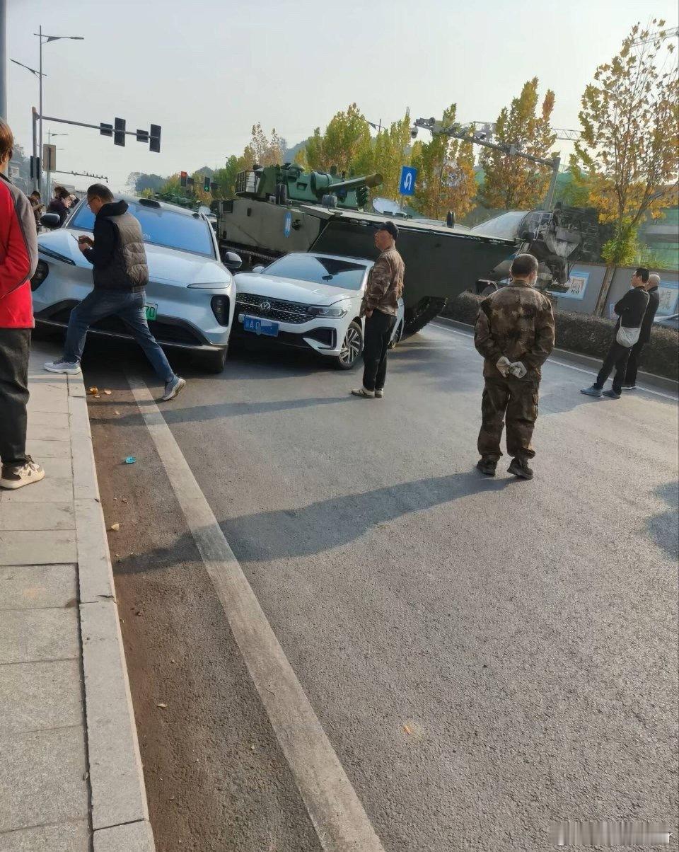 保险公司，问对面什么车坦克，坦克什么？就是坦克北京·北京首都国际机场