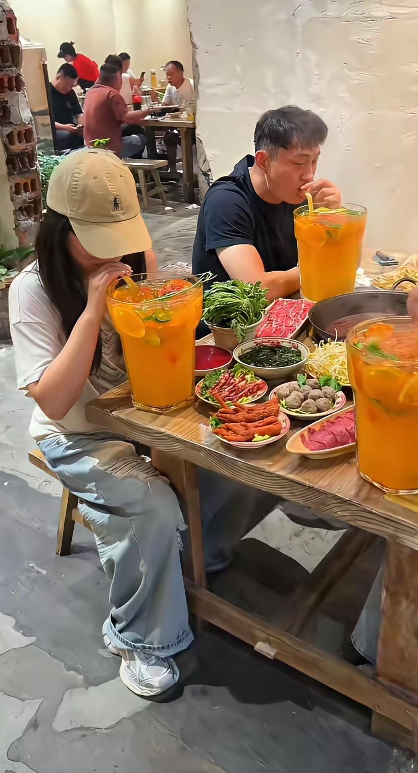 这种水果茶才有资格卖我18。