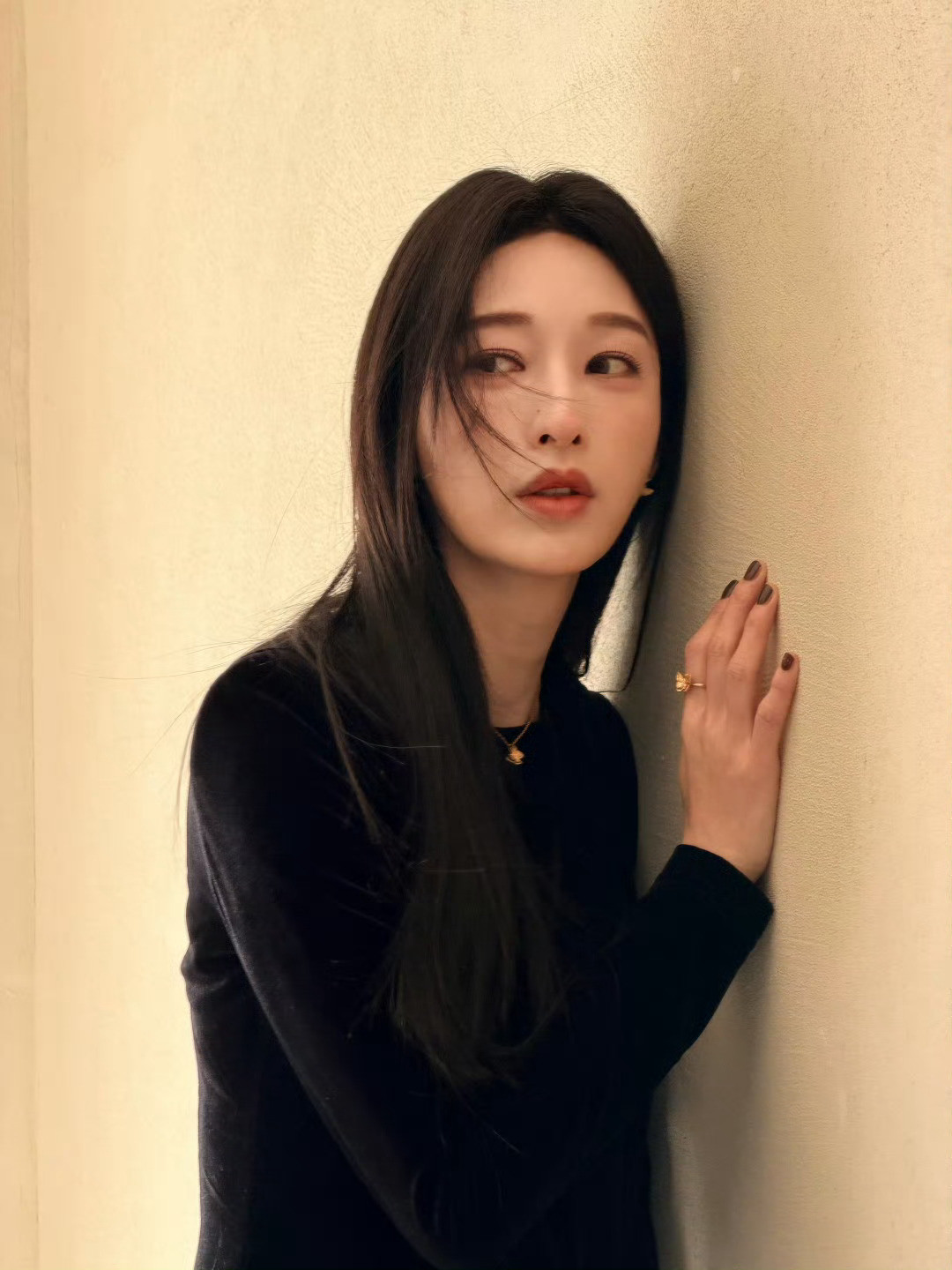 张俪姐！又是撩动心弦的一天呀太美啦，姐好适合黑长直！