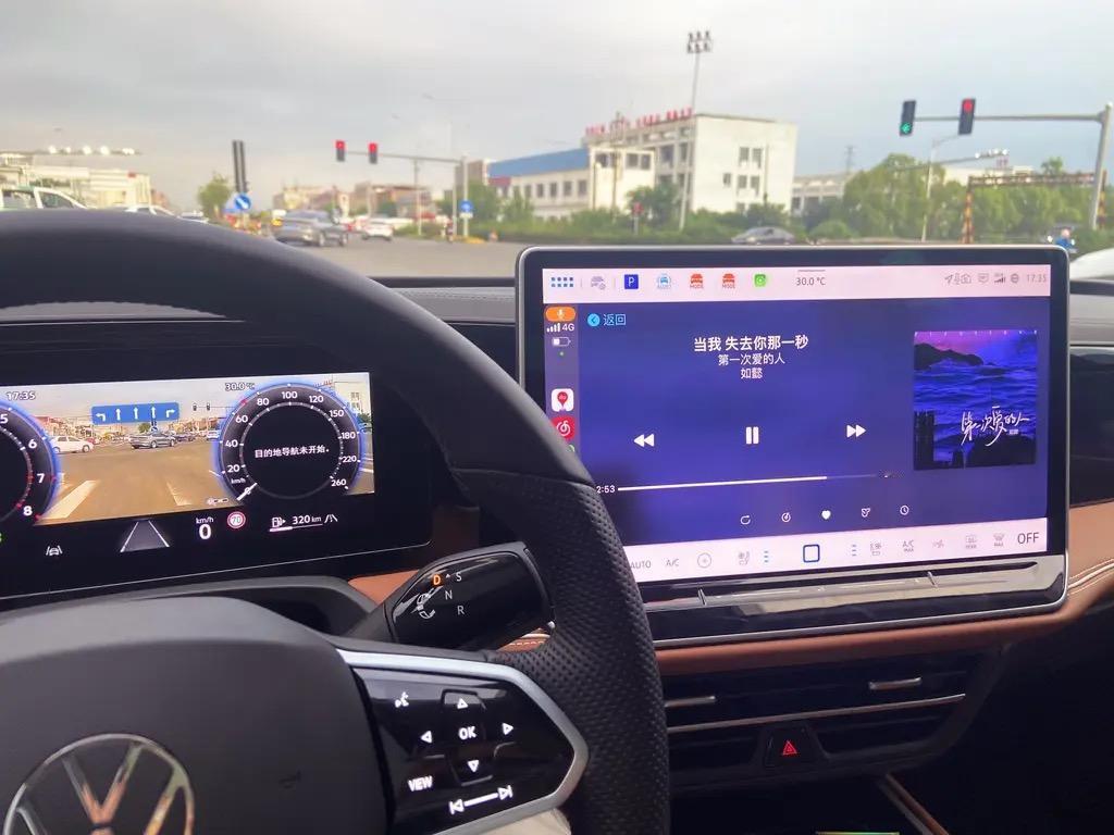 开了三个月大众这款新车的辅助驾驶系统，最大的感受是它更适合城市快速路和高速场景，