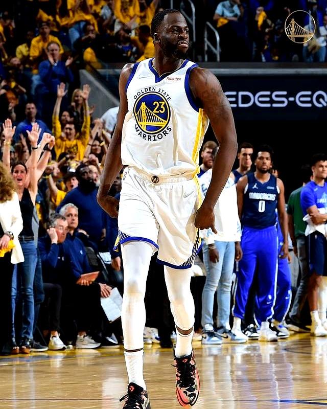 勇士居然被火箭逆转了——火箭这场状态明明差得很，勇士居然打不过。下半场进攻直接断